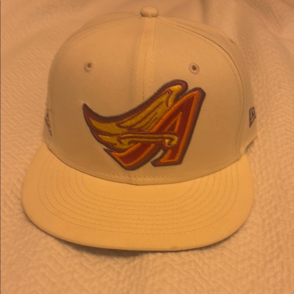 New Era White Fitted Cap with Embroidered Logo - Picture 2 of 7